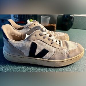 Veja Men's Cream and Black Sneakers